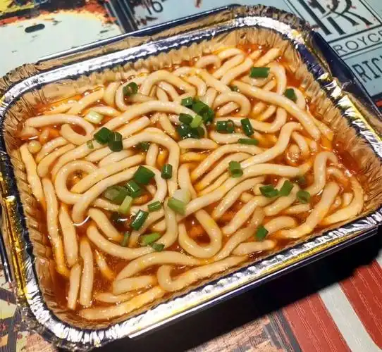 鸡爪,大虾,土豆片各种锡纸烤,锡纸鸭血,锡纸金针菇,真是太诱人啦!