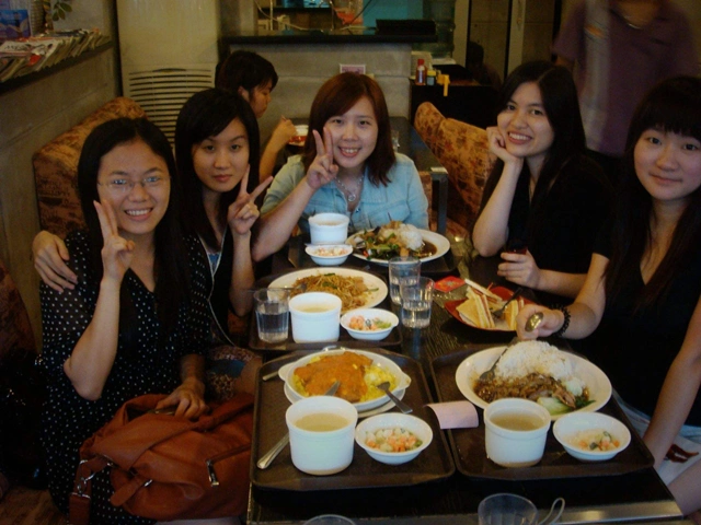 请相亲对象吃饭,她却带5人蹭吃,结账时我一句话,全场愣了