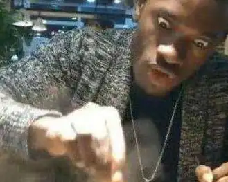 黑人第一次吃中国火锅,一个动作"看懵"服务员:看着都觉得疼!