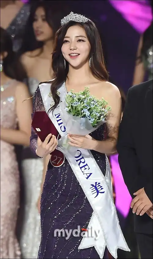 金世妍夺2019韩国小姐大赛冠军