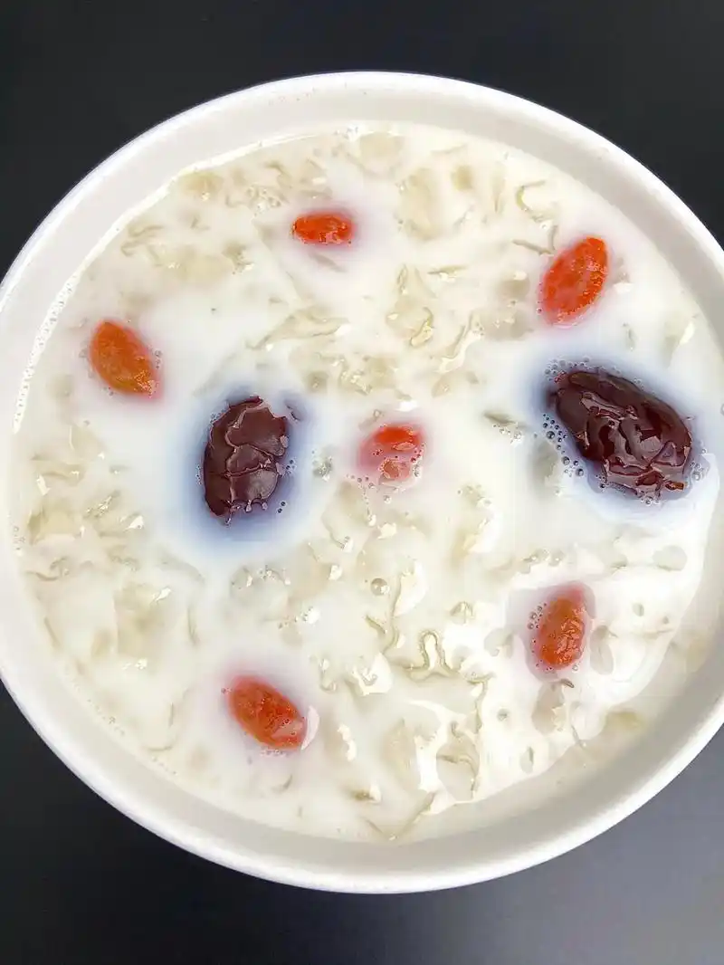 女孩子一定要多喝这个!让你男朋友做给你喝#银耳红枣枸杞汤 # - 抖音