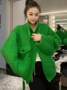 立领绿色针织衫图片