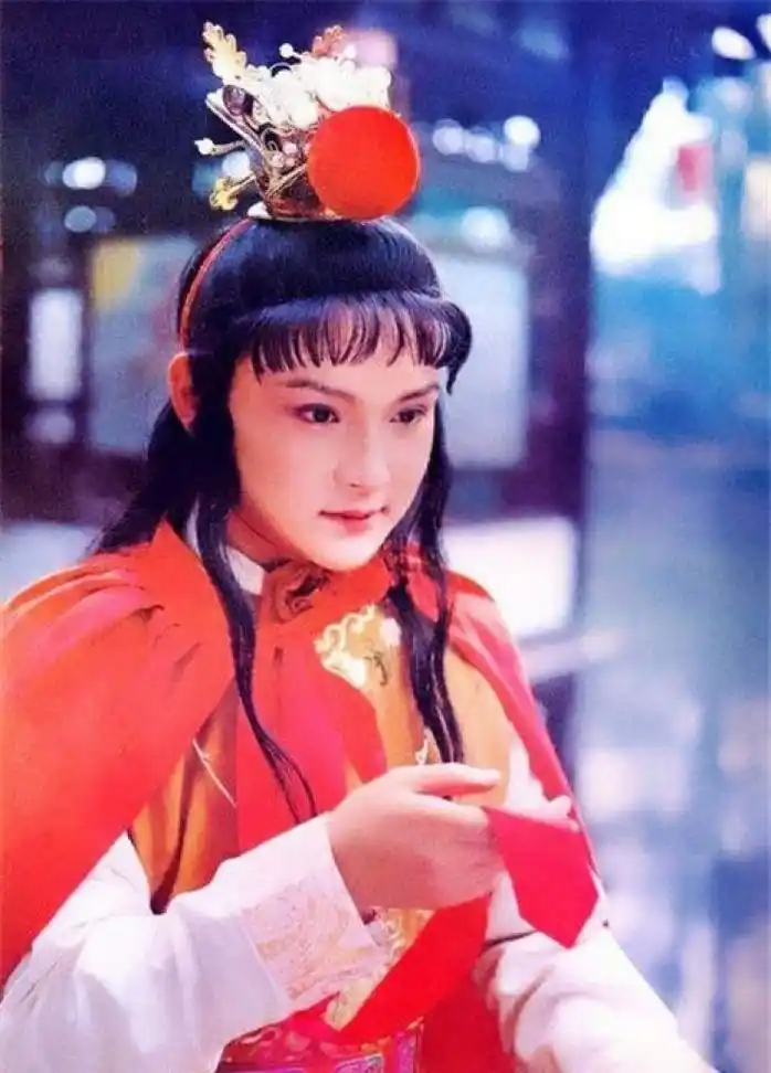 《红楼梦》里贾宝玉和秦可卿有没有暧昧关系?