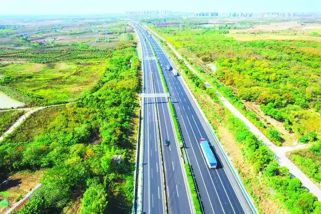 已建成通车的g40沪陕高速合肥至大顾店段改扩建工程01标段.