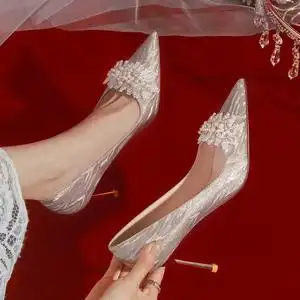 归艺法式订婚鞋女秀禾服婚纱两穿新娘鞋公主风细跟水晶高跟鞋冬季
