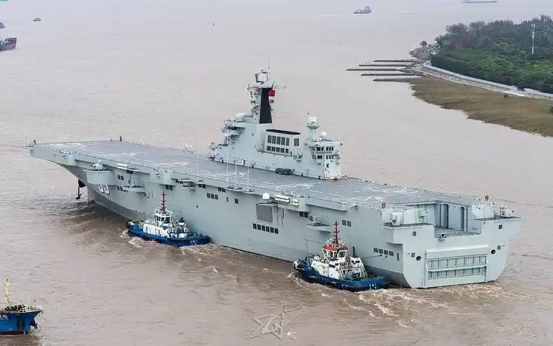 075两栖攻击舰我国第二款万吨以上两栖类作战舰艇就是071型船坞登陆舰