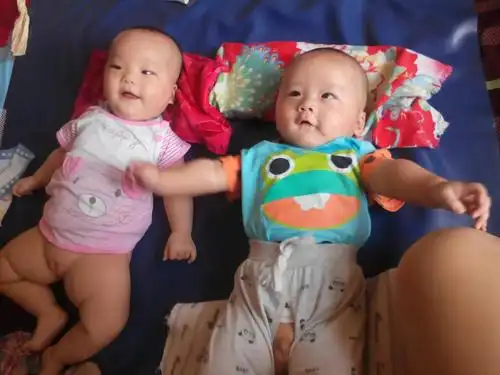 宝妈们,谁是龙凤胎呀晒儿子女儿照片只看楼主