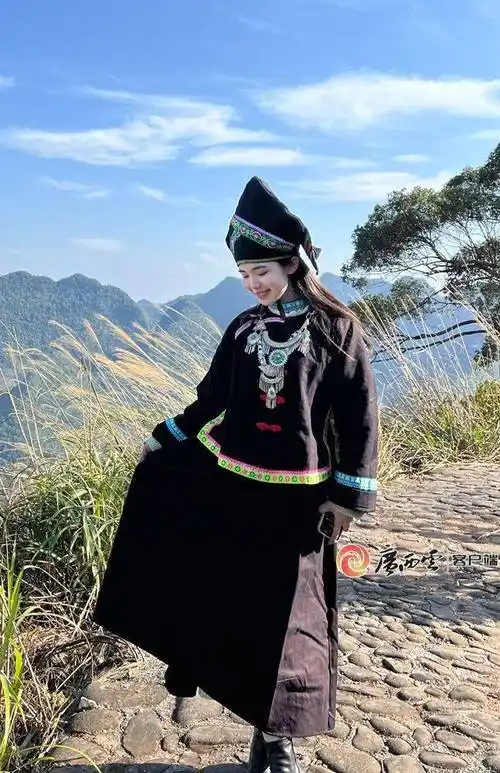 华服当潮丨以黑为美,解码壮族服饰的极致优雅