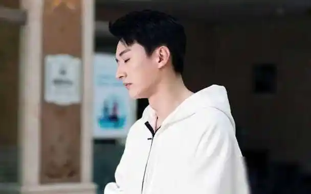 娱乐圈风云再起杨洋重返战场鞠婧祎新剧遭质疑大s反转获赞