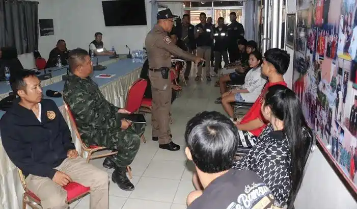 16日当天,大约 30 名柬埔寨警察突袭了该园区,解救了19名泰国人.