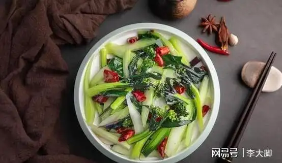炒青菜切忌焯水和煎炸掌握2个要点翠绿不发黑脆嫩不出水