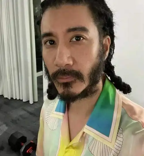 王力宏褪去鲜肉形象大叔范十足满头脏辫胡子邋遢不修边幅像野人