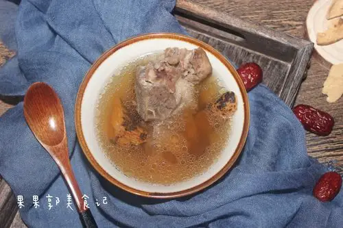 五指毛桃龙骨汤-健脾祛湿怎么做_五指毛桃龙骨汤-健脾祛湿的做法_果果