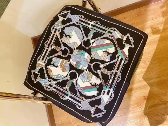 爱马仕45cm曲折鞍带丝巾