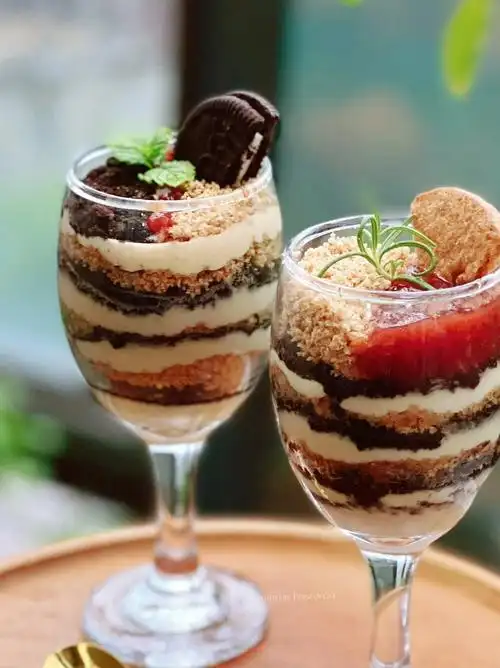 草莓控草莓酱奶酪三色木糠杯75有手就能做