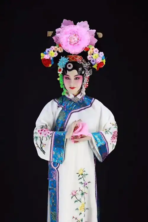 雯彤京剧铁镜公主