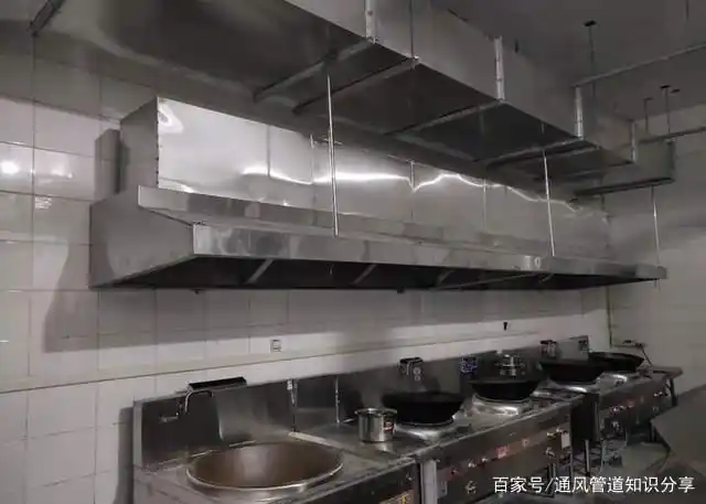 饭店厨房选择油烟净化设施和排烟设施的时候,要优先考虑排烟设备的