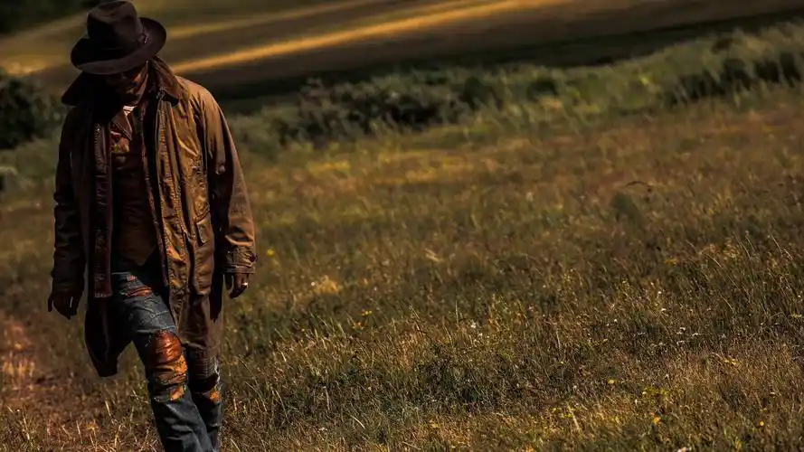 谭凯化身西部牛仔 草原漫步气质出众|谭凯|西部牛仔|草原_新浪新闻