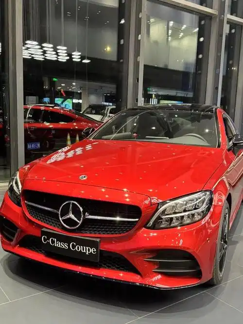 奔驰c级社区>今日主推一台特价c260轿跑,锆石英红(宝石色),女生最爱