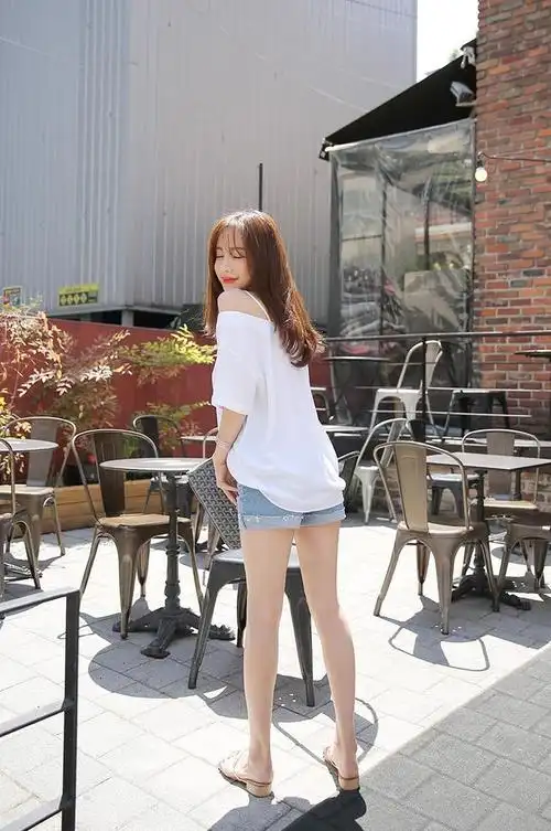 韩国美女牛仔热裤穿搭:腿细穿什么都性感