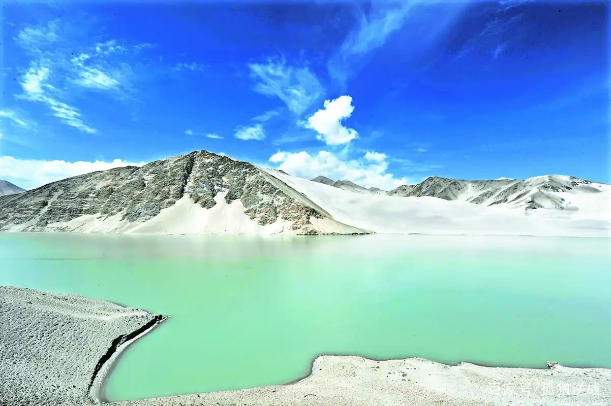 阿勒泰白沙湖景区风景秀丽空气怡人