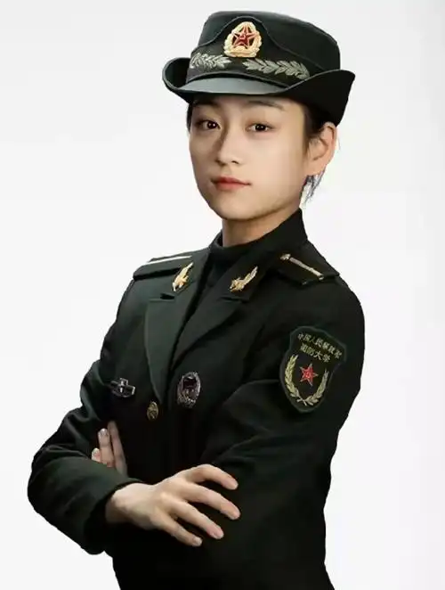 2019年武汉军运会500米障碍赛,中国女军人贴地飞行2-度小视