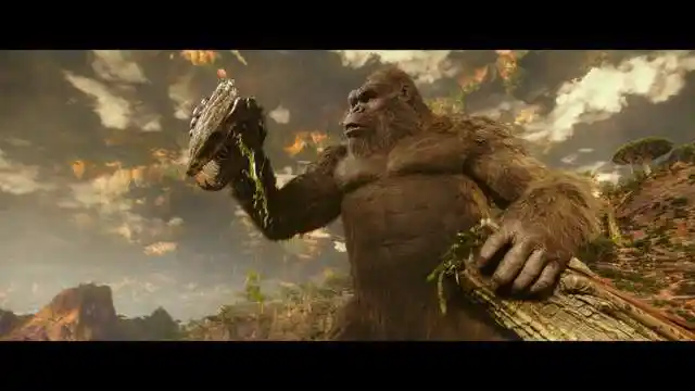 夫妻搭档的鸣蛇对战金刚鸣蛇,身长130米,是一种体型巨大的空中恐怖