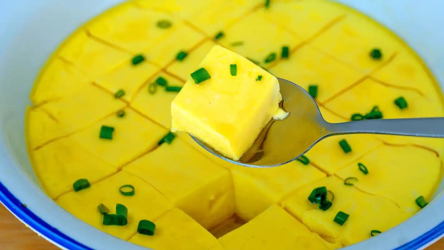 蒸鸡蛋用冷水还是热水?大厨教你正确做法,蛋羹嫩滑无气孔,收藏