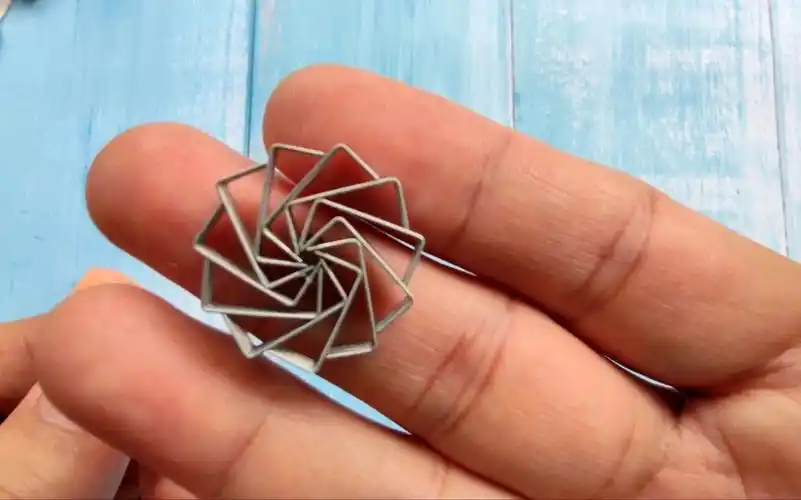 挑战钉书钉做手工2这次是漂亮又简单的太阳花吊坠