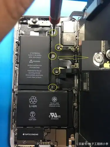 第5步 屏幕揭开后,可以看到里面有很多排线,螺丝等.