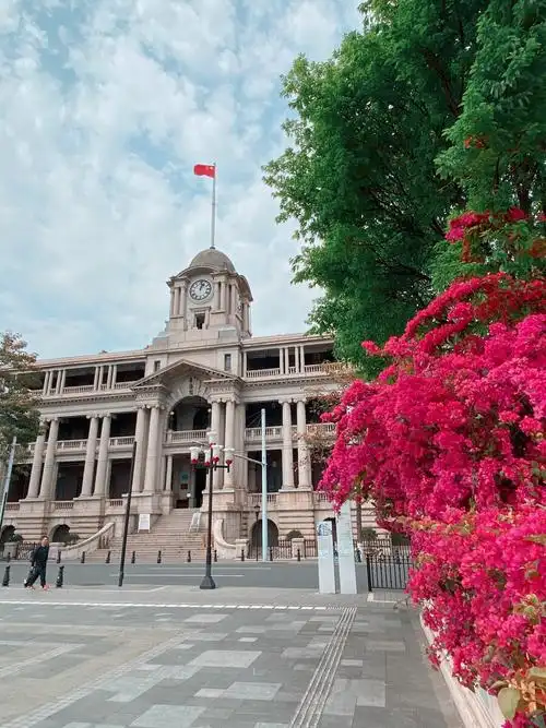 粤海关旧址也是粤海关博物馆其建筑外观为欧洲新古典主意风格建筑馆内