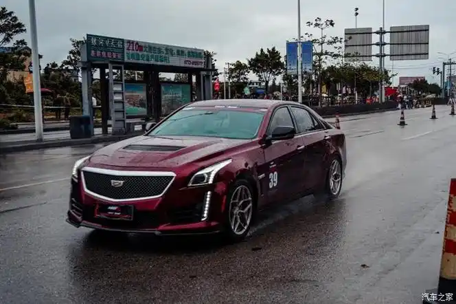 车主实拍凑个热闹凯迪拉克cts个人觉得这也属于一款经典车