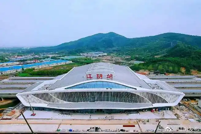 全国县级最大高铁站——江苏江阴站.