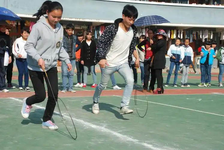 亲子拓展训练项目滚铁环