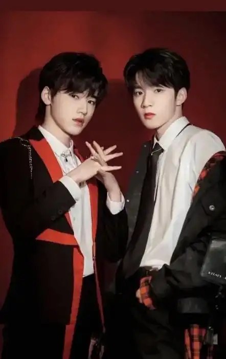 宋亚轩刘耀文的车被追尾