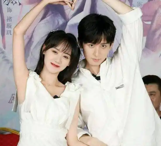 话说如今的甜剧其实并不少,近的有丁禹兮和赵露思的《传闻中的陈芊芊