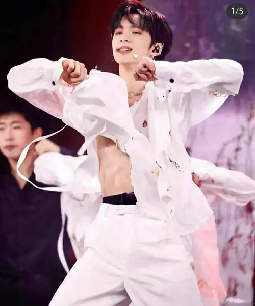 刘耀文的腹肌啊