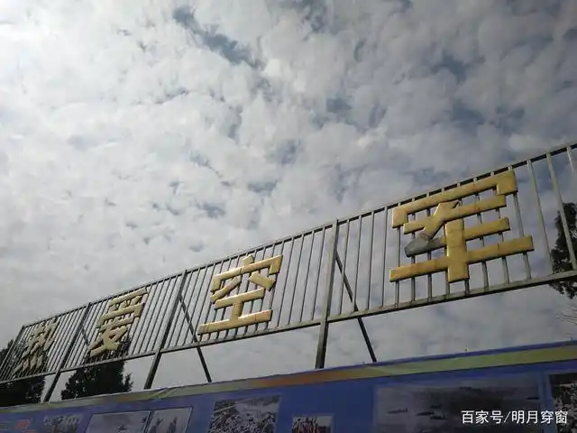 今天杭州笕桥机场人头攒动,空军开放日颇受欢迎啊