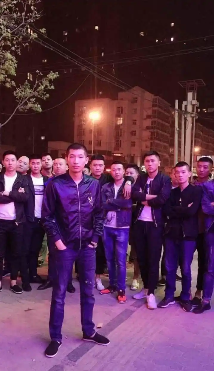 二驴公开谈论网红"没毛病",将自己赶出家乡,还打父亲几个耳光