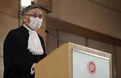 香港法官,律师为何要戴假发?真相大有来头,竟和梅毒有关?