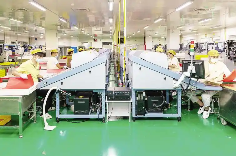 健鼎电子生产线一角.