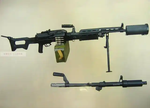 aek-999机枪最大的特色之一,便是采用了和航炮相同的特种钢材料,从而