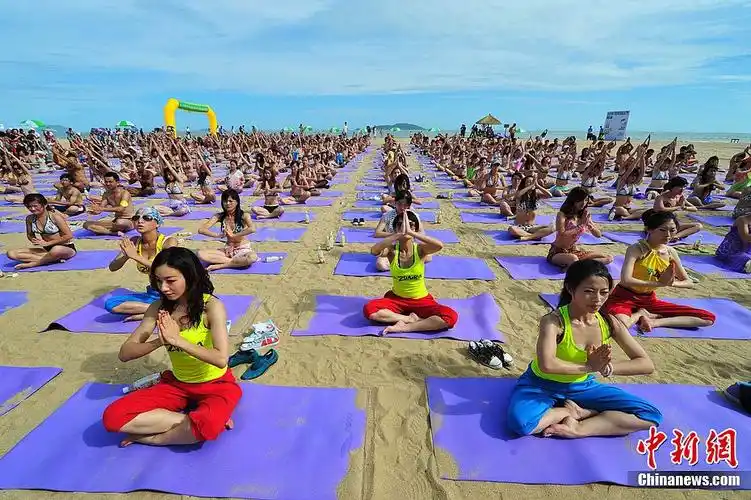 高清:三亚千人比基尼派对激情上演