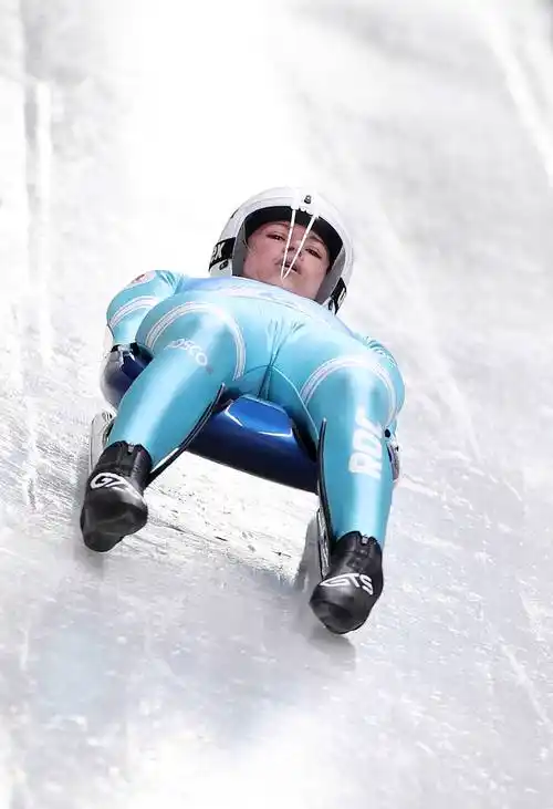 当日,北京2022年冬奥会女子单人雪橇项目比赛在国家雪车雪橇中心举行.