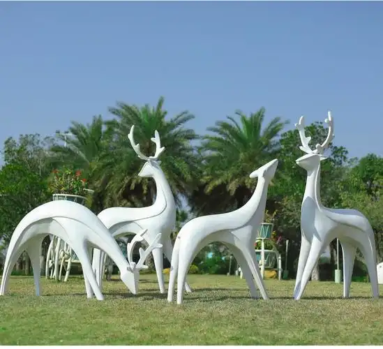 室外抽象梅花鹿摆件园林景观草坪造景装饰白模型玻璃钢鹿雕塑小品定制