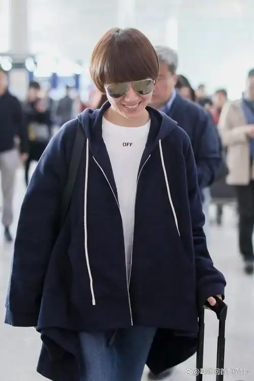 袁泉穿衣就给人一种感觉,看了舒服.