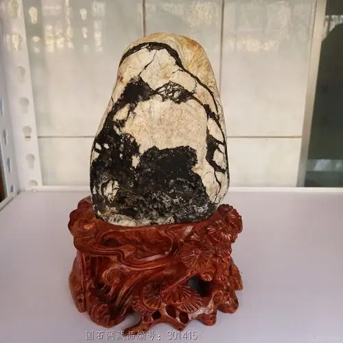 底座:含 运费:免运费 藏品意蕴:此石是泰山石中之一的墨石,是泰山石中