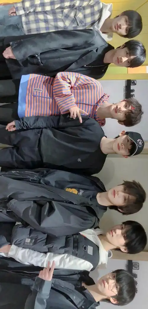 tnt时代少年团高清竖屏壁纸 七人合体照锁屏图片