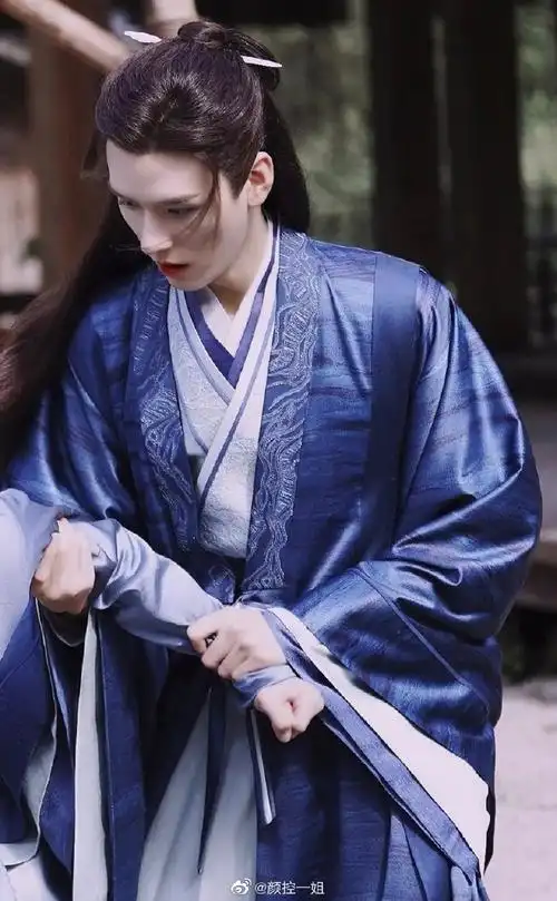 温客行的造型每一套都搭配的好漂亮,龚俊驾驭住了各种颜色,简直就是