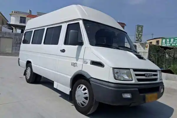 15座依维柯客车租赁